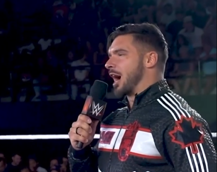 [Bild: Ethan-Talk-In-Ring-With-Gear.png]