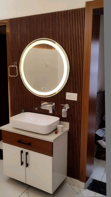 Modern bathroom and vanity interior design by Dream House