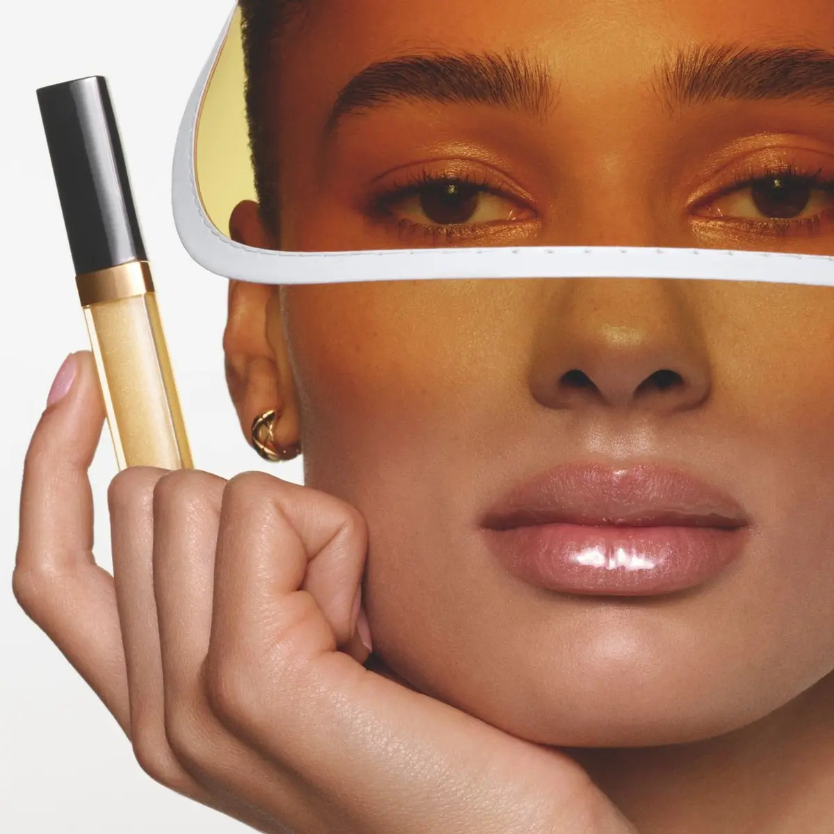 Pearlescent, Plumping Lip Gloss Takes Centre Stage