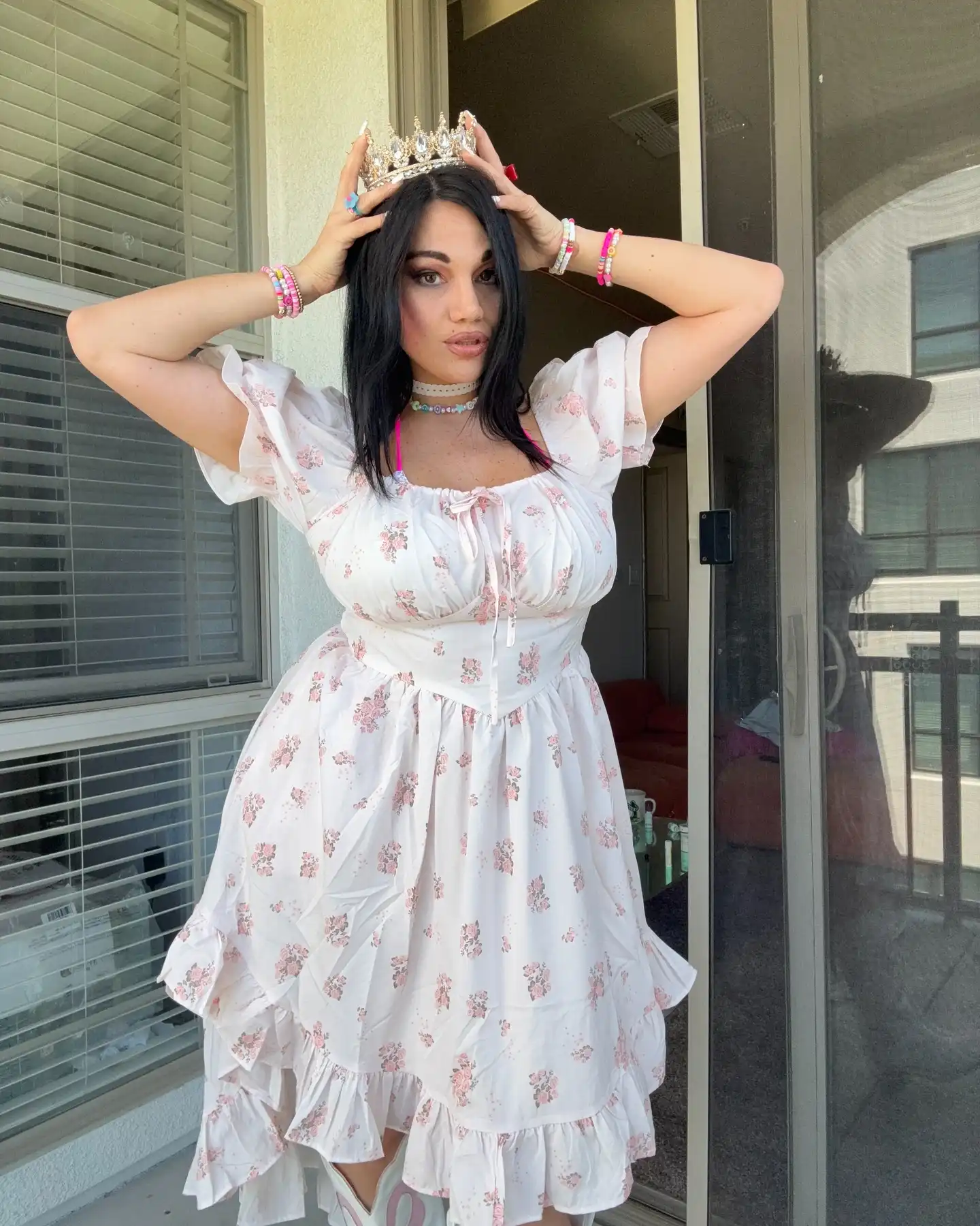 Mona Azar Wallpapers Insta Sport Bio (1)