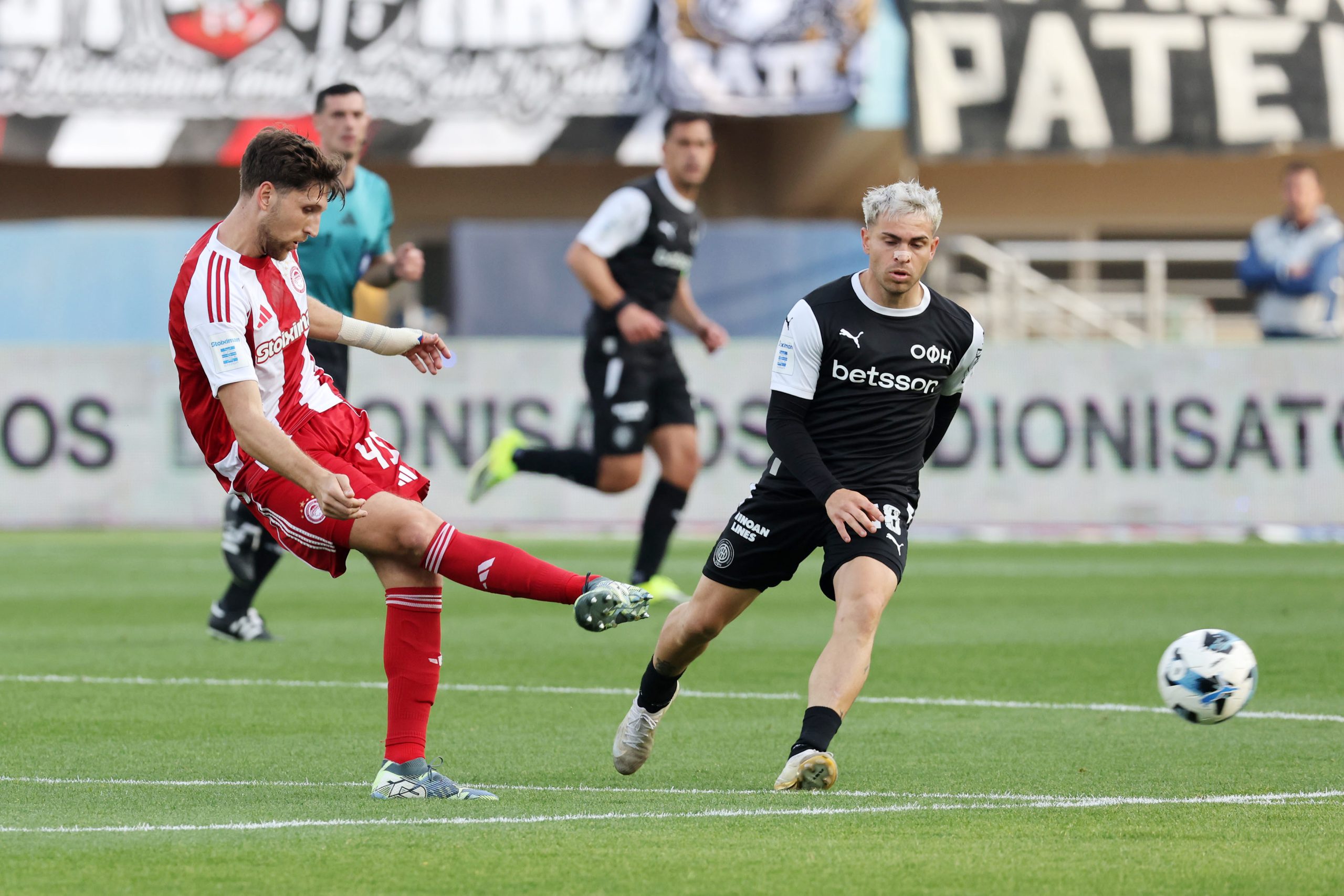 Super League: Ο Ολυμπιακός υποδέχεται τον επικίνδυνο ΟΦΗ, «μάχη» Ηρακλή με Ατρόμητο στο Πανθεσσαλικό