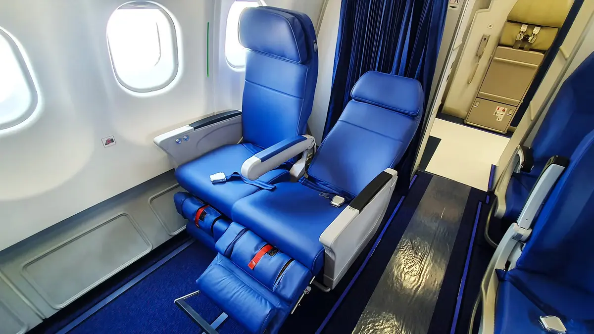 The Great Seat Recline Debate: A Traveler's Nightmare