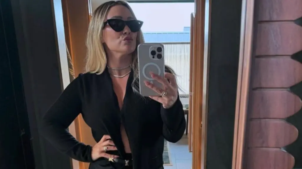Hilary Duff Shines in Daring Stage Outfit