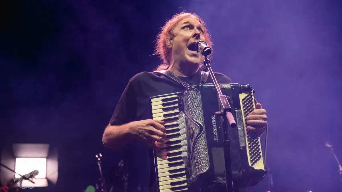 „Weird Al” va intra în turneul din 2026