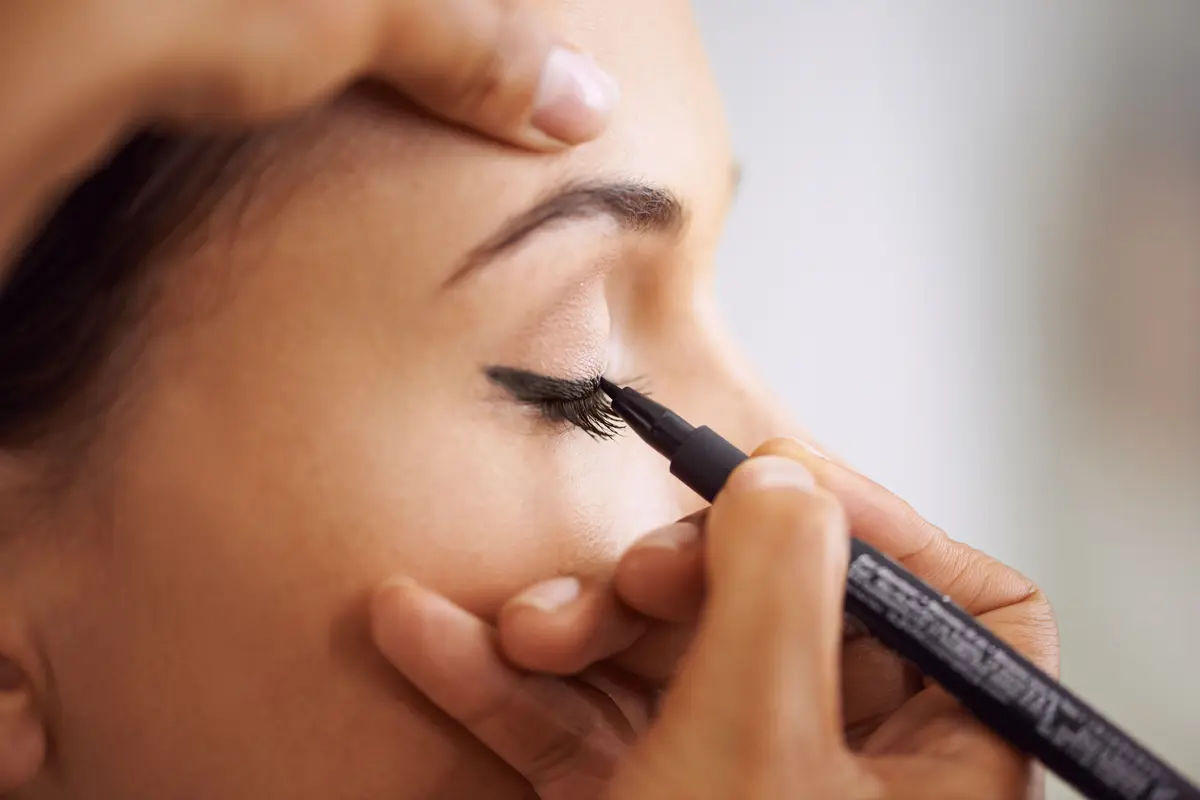 Proper Eyeliner Application: A Step-by-Step Guide