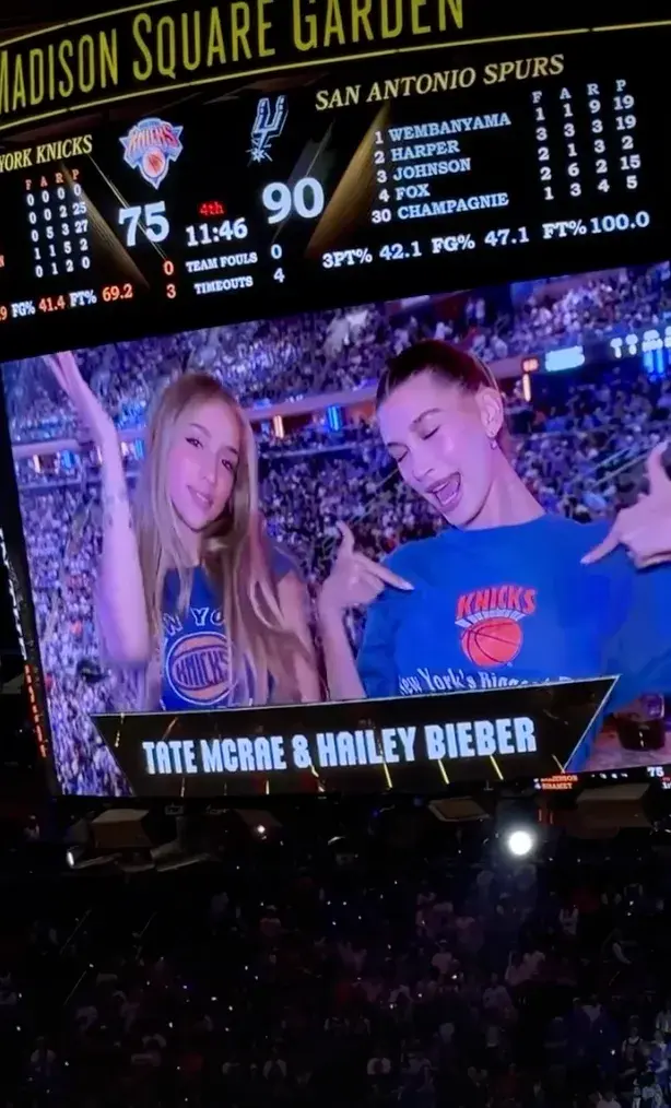 Hailey Bieber la curte Chic