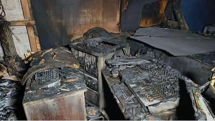 Illustration - À Yopougon, les flammes réduisent en cendres le studio d'une radio qui n'a jamais cessé d'émettre depuis 2001