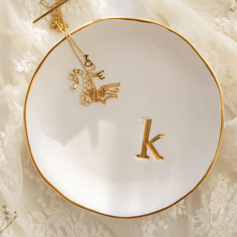 Minimalist Jewelry Tray – Smart Aesthetic Organizer for Accessories & Gift Styling