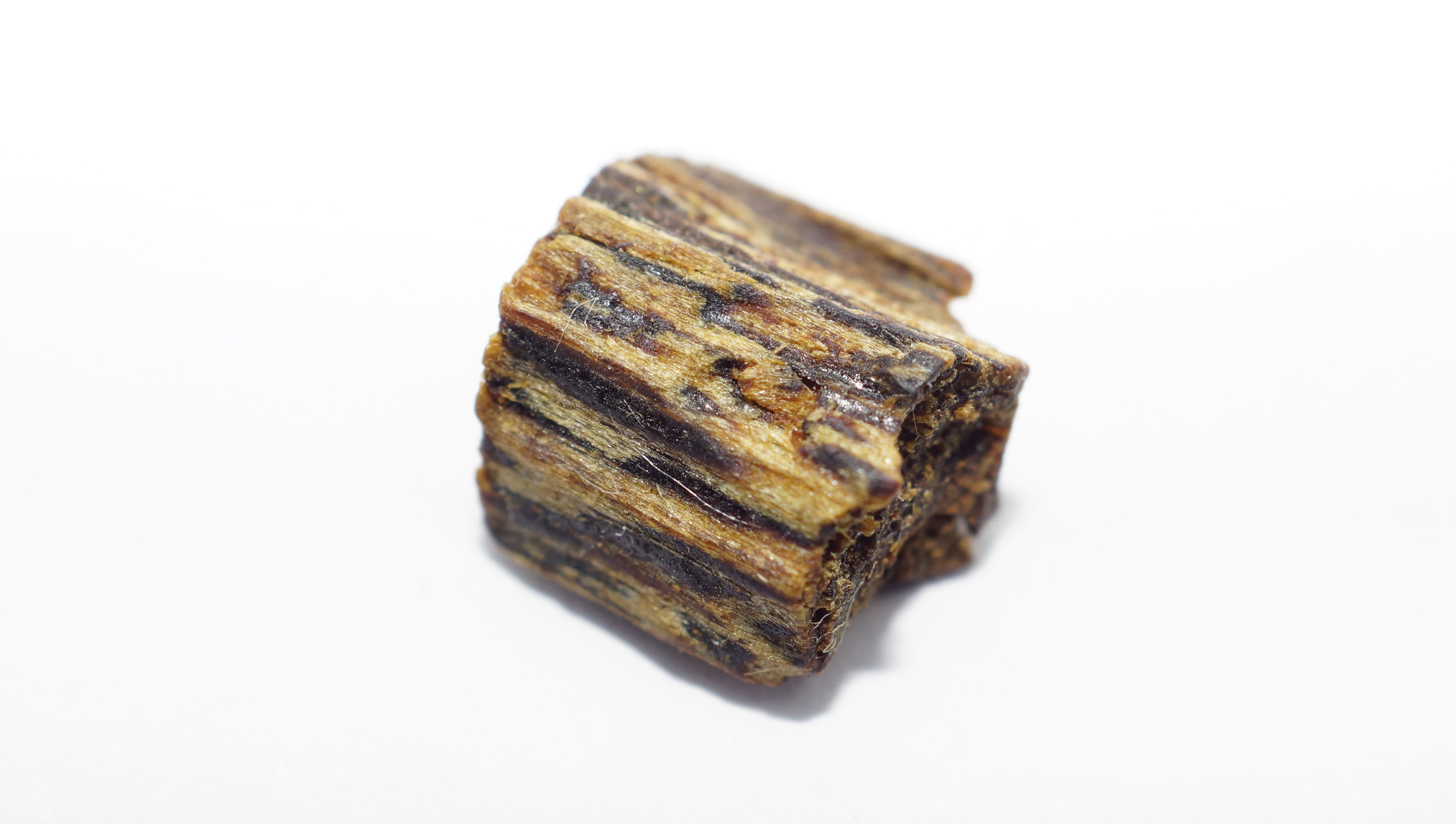 [Ouddict.com] Oud Wood