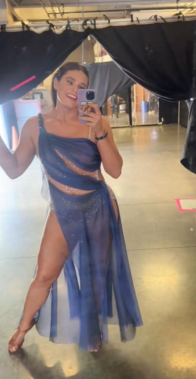 En un TikTok previo a su rumba para la Noche de la Dedicación, Maher les dijo a sus seguidores que quería estar “desnuda” en el escenario.ilonaamaher/Tiktok