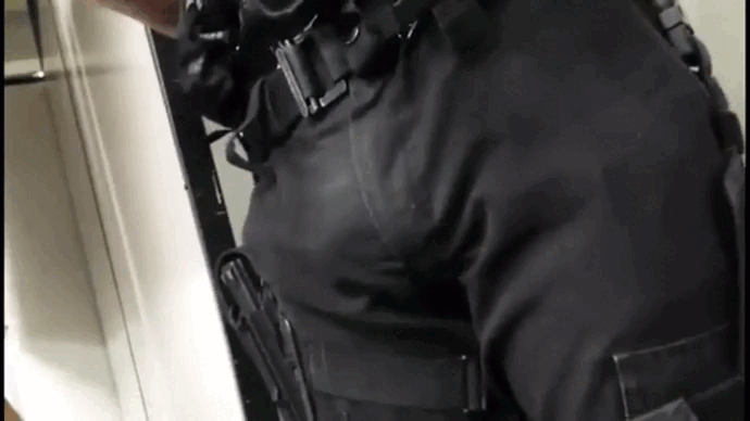 [IMAGE:https://i.ibb.co/xgJBbwv/bulto-policia.gif]
