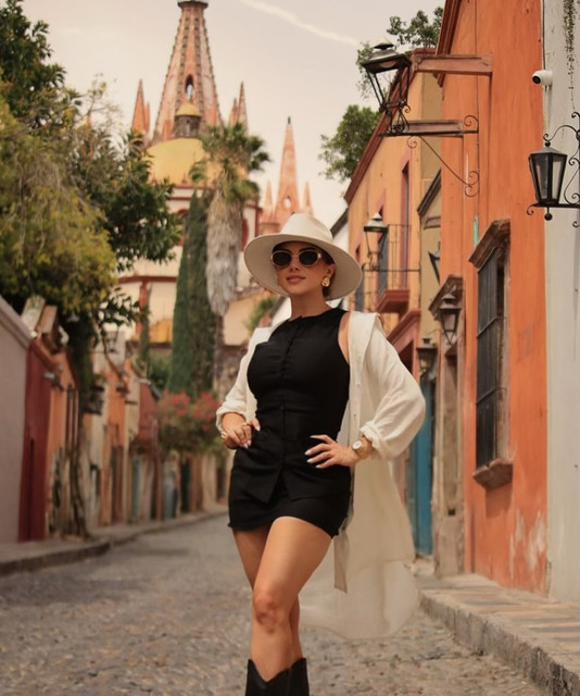 Daly-Marithe-Wallpapers-Insta-Fit-Bio-1.jpg