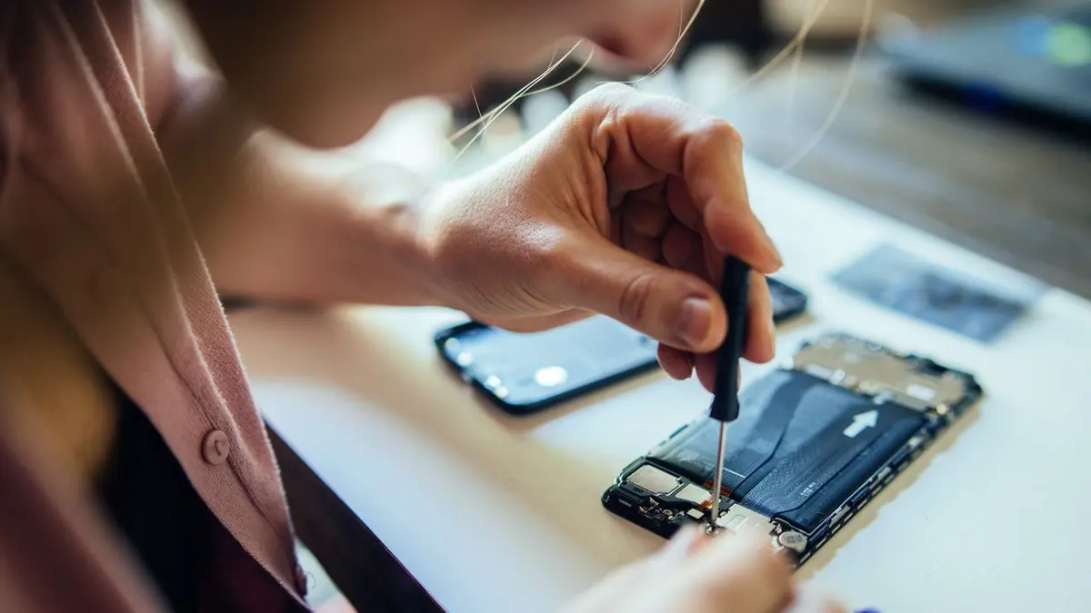 Woman's iPhone Hacked During Repair