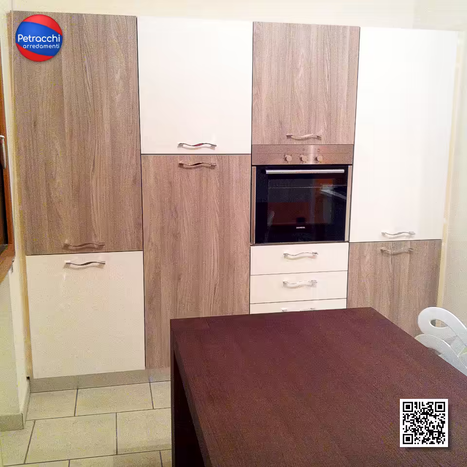 Sala da pranzo: mobile forno, frigo e contenitore Sala da pranzo: mobile forno, frigo e contenitore