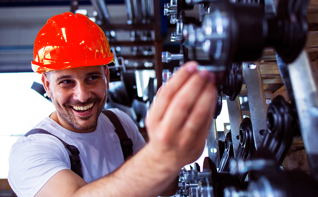 BH Hidráulica banner with hydraulic equipment.