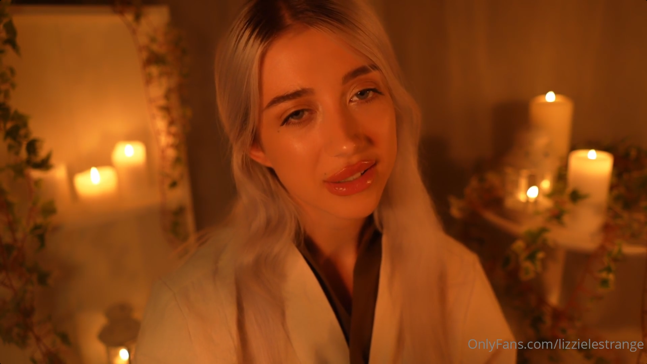 Mouthsounds ASMR [ Lizzielestrange ]