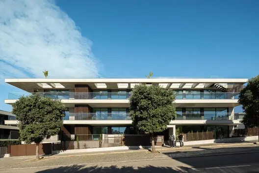Complexul de apartamente de pe malul mării dezvăluit în Portugalia