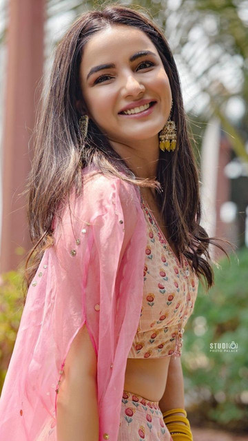 jasmin bhasin 4