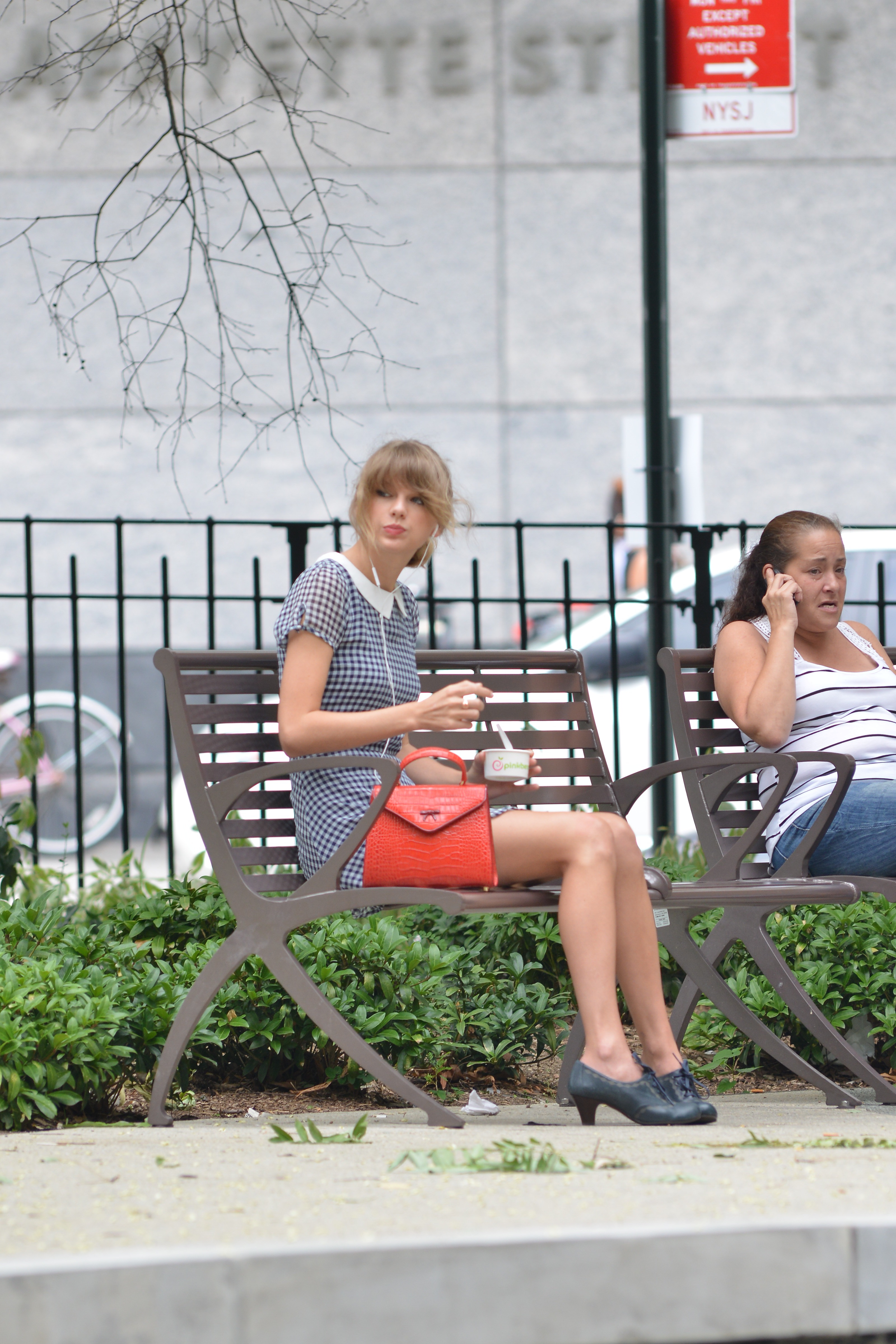 Taylor Swift in Crossed Legs UPSKIRTSTARS (2)