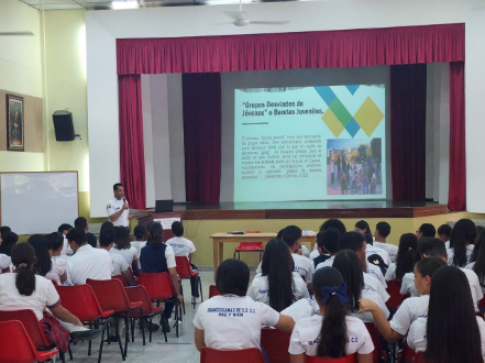 Policía Escolar y Procuraduría de Niños, Niñas y Adolescentes imparten charla preventiva en centro educativo de La Vega   .