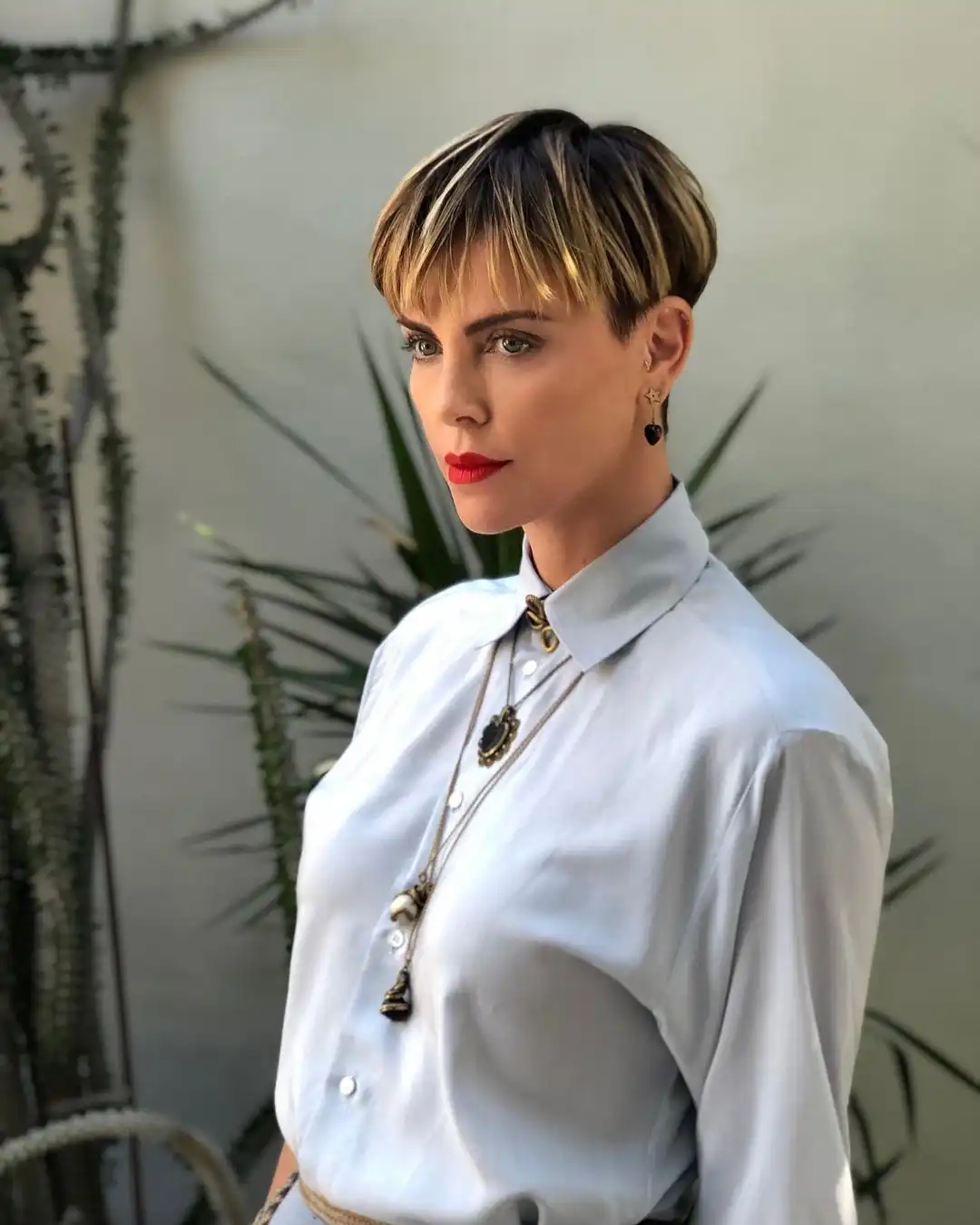 Charlize Theron Wallpapers Insta Fit Bio (4)