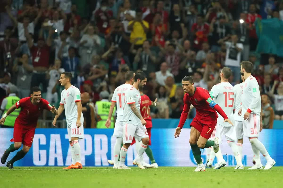 Cristiano Ronaldo ăn mừng bàn thắng từ quả đá phạt trực tiếp vào lưới Tây Ban Nha trong màu áo đội tuyển Bồ Đào Nha tại World Cup 2018. (Nguồn: Getty Images)