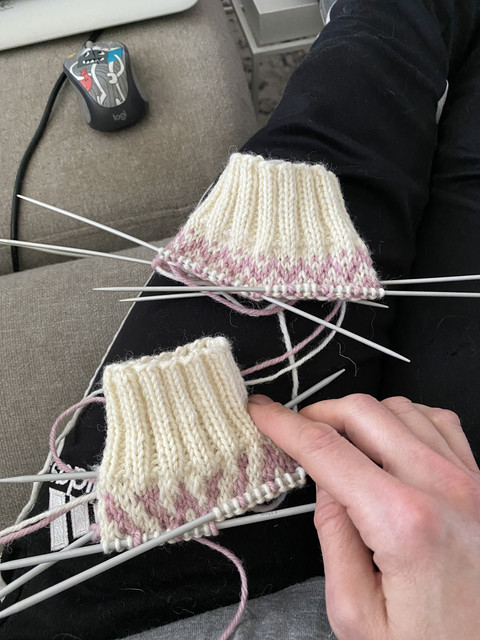 A109-A459-988-E-47-E1-A376-5-A4664-C63-A