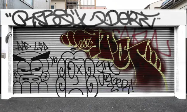 Graffiti artwork by emot