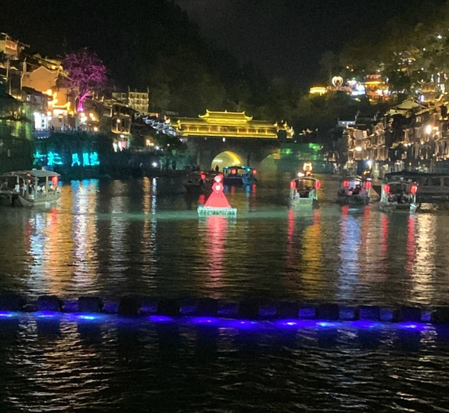 Украденное солнце. Universal Beijing Resort, Гуйлинь, Фужун, Чжанцзяцзе, Фэнхуан, Яншо. 8-17 апреля 2026. Украденное солнце. Universal Beijing Resort, Гуйлинь, Фужун, Чжанцзяцзе, Фэнхуан, Яншо. 8-17 апреля 2026.