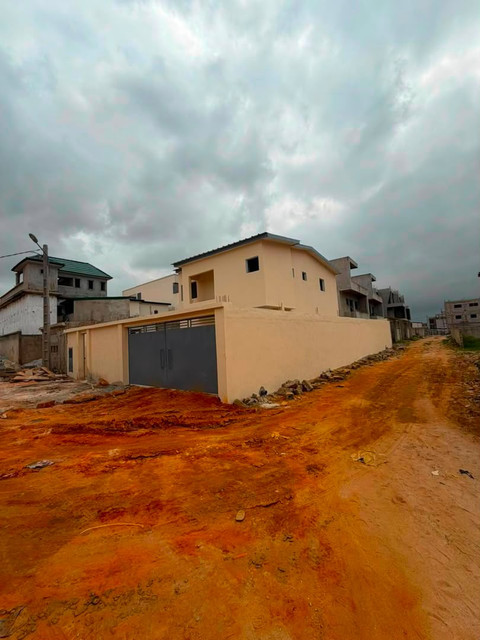 Villa · 4 chambres · Djorogobité, Abobo · à vendre
