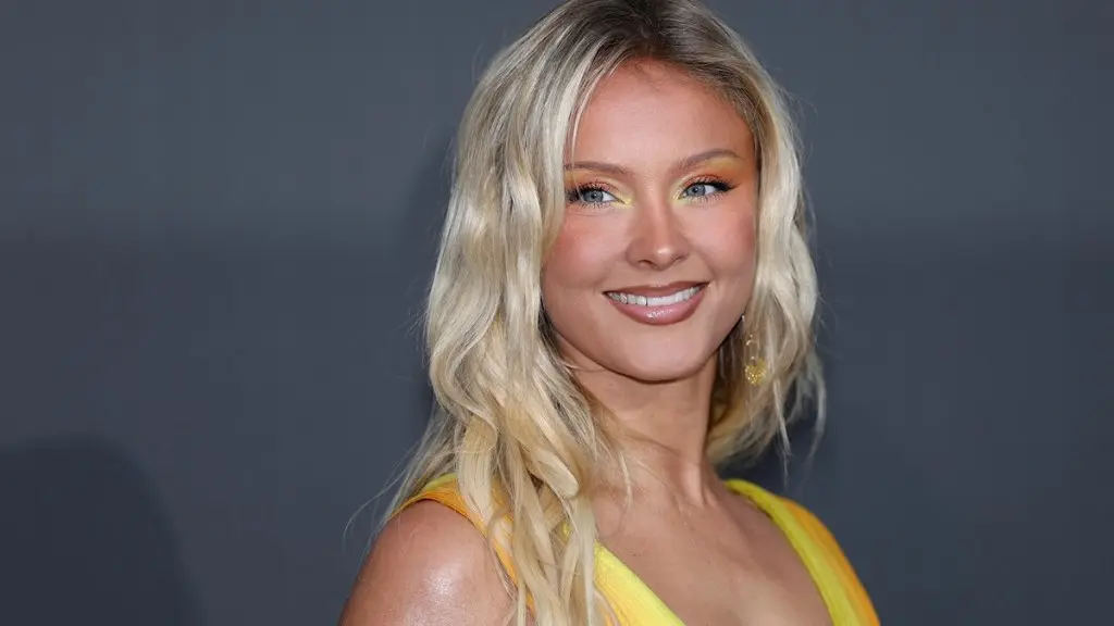 Zara Larsson Stuns at amfAR Gala in Eye-Catching Yellow Cut-Out Dress