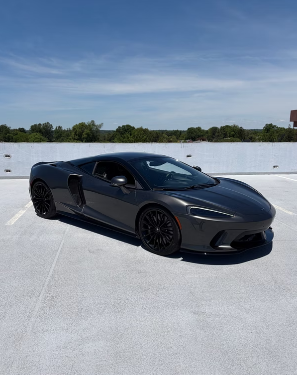 McLaren GT photo 2
