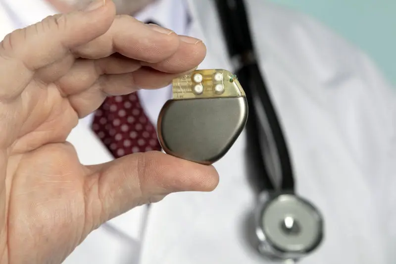 Cardiologi români, judecați pentru refolosirea stimulatoarelor cardiace de la cadavre