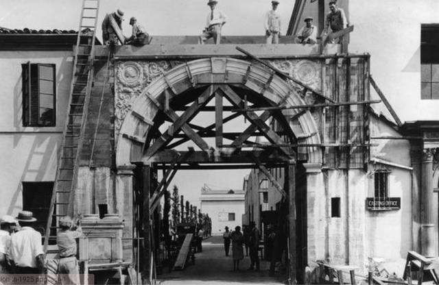 paramount gate construction.png