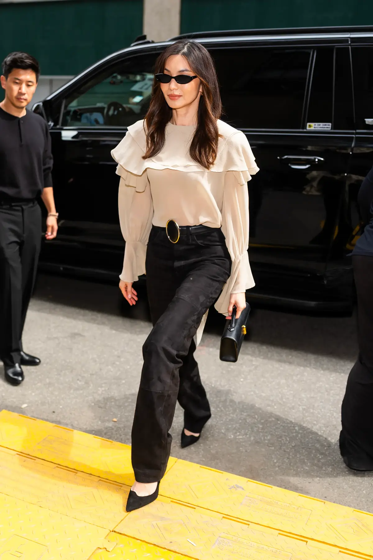 Romantic Blouse Style Takes Office Wear by Storm