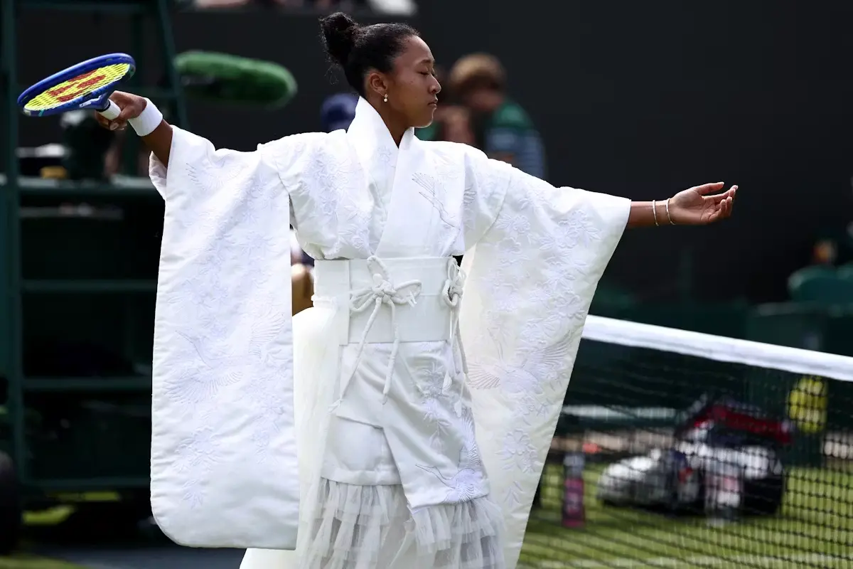 Naomi Osaka uimește la Wimbledon cu o rochie inspirată de ceremonialul japonez