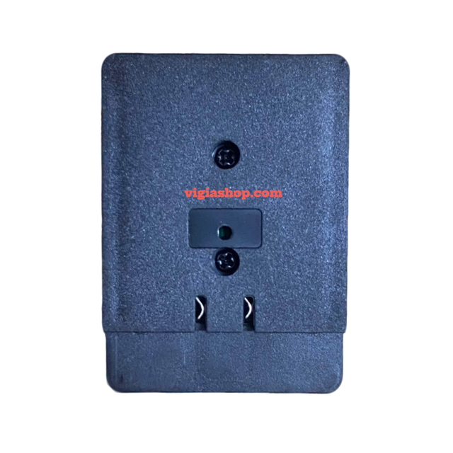 Chi tiết cổng sạc và chân tiếp điểm khối pin máy bắn cốt