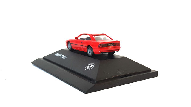 B850R304