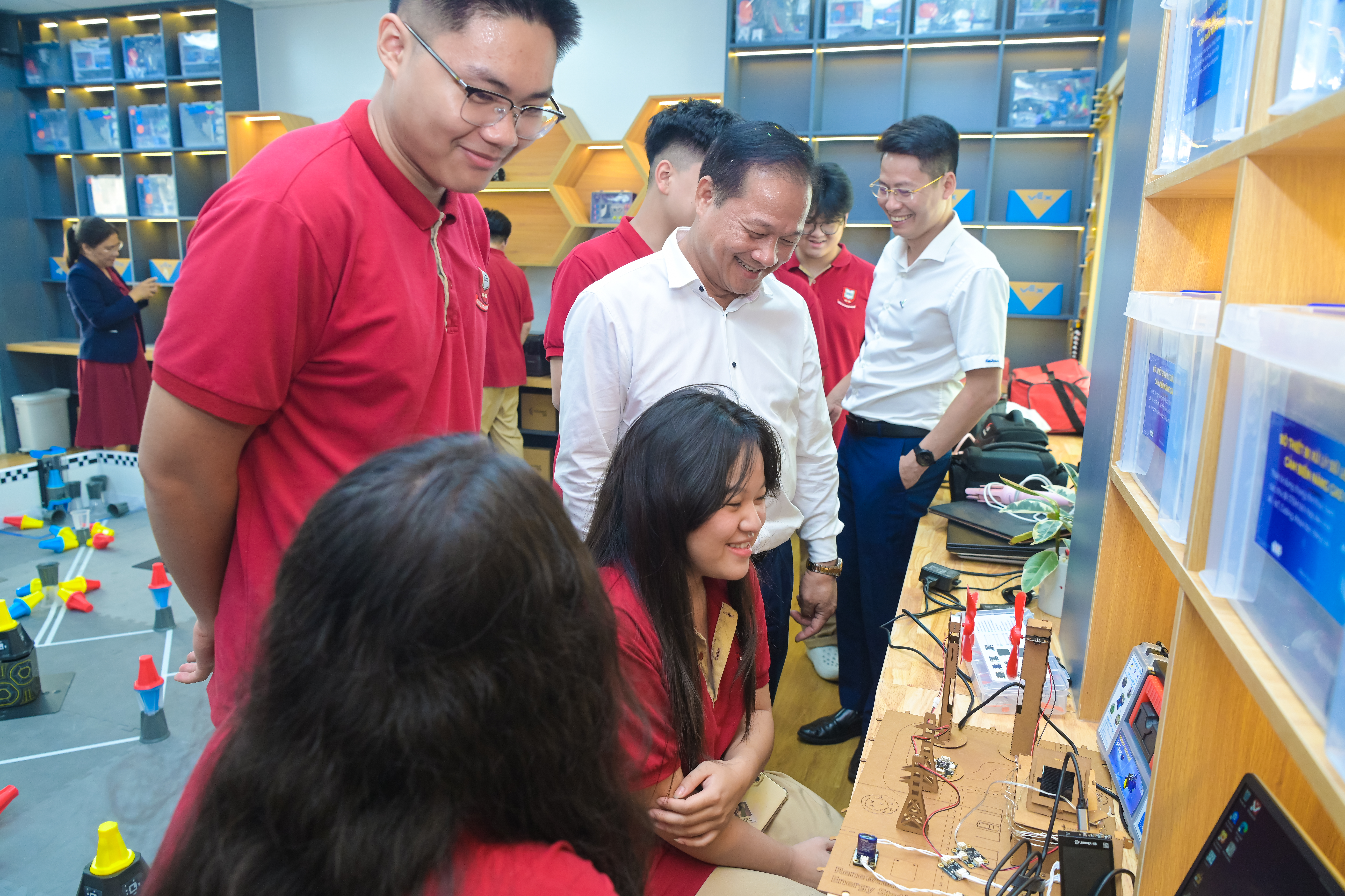 Lễ khánh thành phòng STEM HES 16