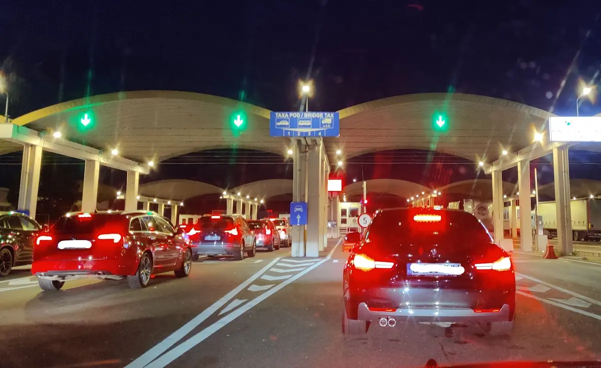 Taxa de pod Giurgiu se plătește online, fără cozi la frontieră