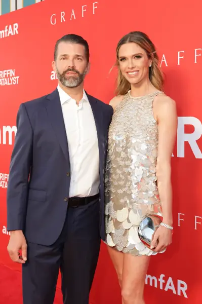 Donald Trump Jr. lega legătura cu Bettina Anderson într-o ceremonie unică