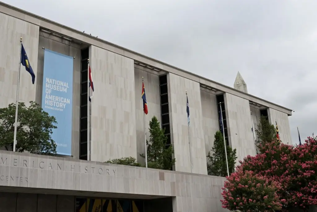 White House Report Criticizes Smithsonian Leadership