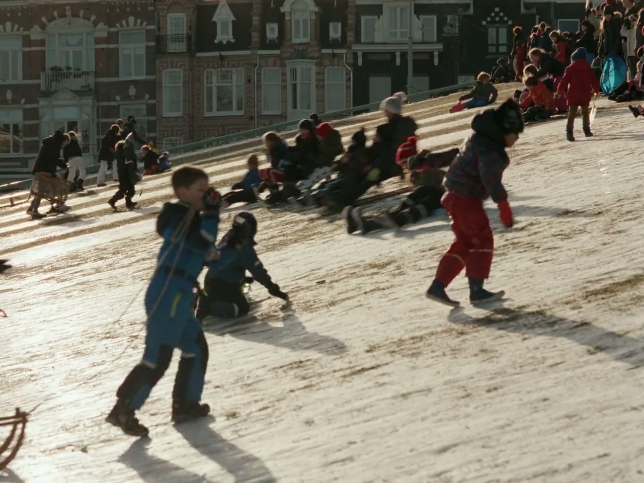 Occupied City Screenshot