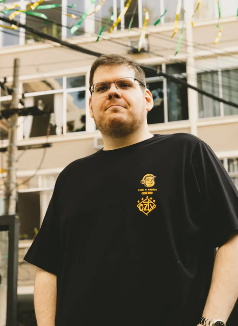 Camisa Preta Traje Cazétv