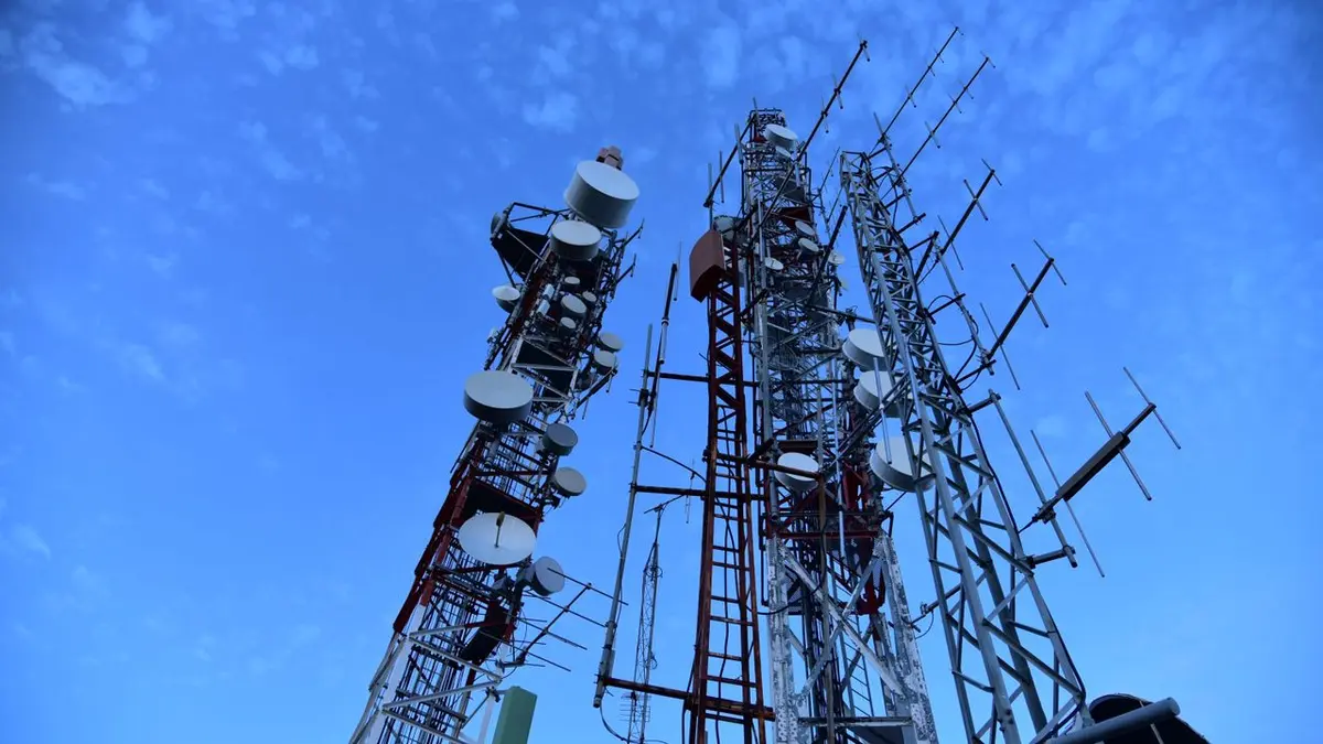 Vodafone Tests AI Robotic Mast for Future Networks