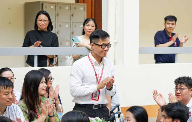 Khoảnh khắc HES 4-4