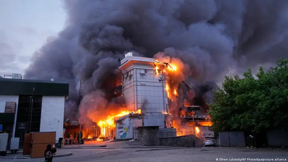 Kyiv Hit by Ballistic Missiles After Russia’s Retaliation Threat