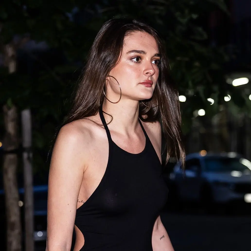 Sneakers Meet Dress: The 2026 It‑Girl Style That Turns Heads