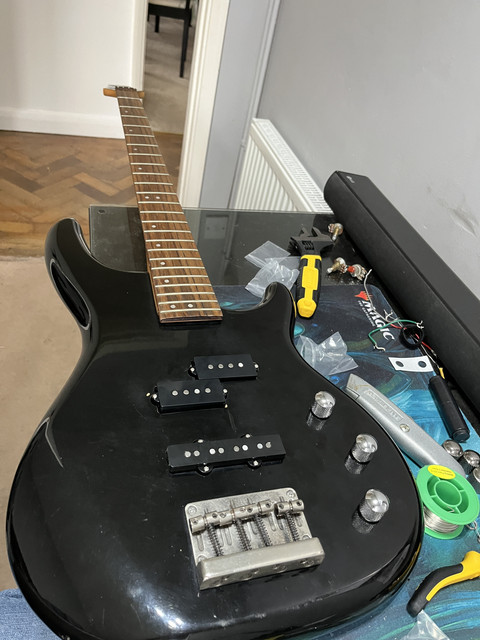 8-Pickups-and-knobs