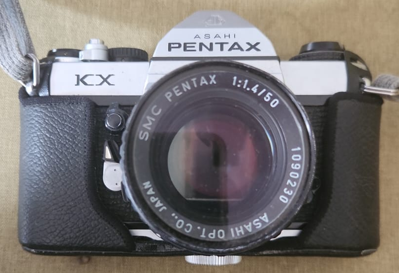 https://i.ibb.co/zH8Z0jG0/pentax-kx.png